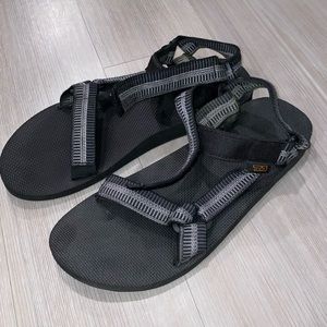 Men’s black size 11 Teva’s- Never worn